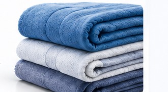 Couvertures et couettes pliées pour le service HeroWash